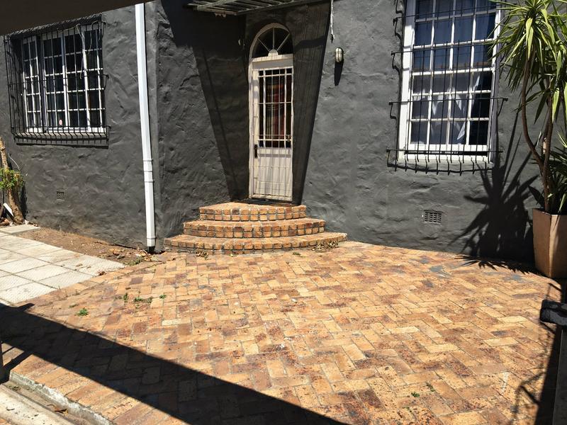 To Let 5 Bedroom Property for Rent in Observatory Western Cape